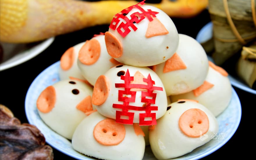 Piggy snacks in a country wedding