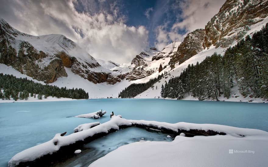 Ibón de Plan, a lake in the Pyrenees of Huesca, Aragón, Spain