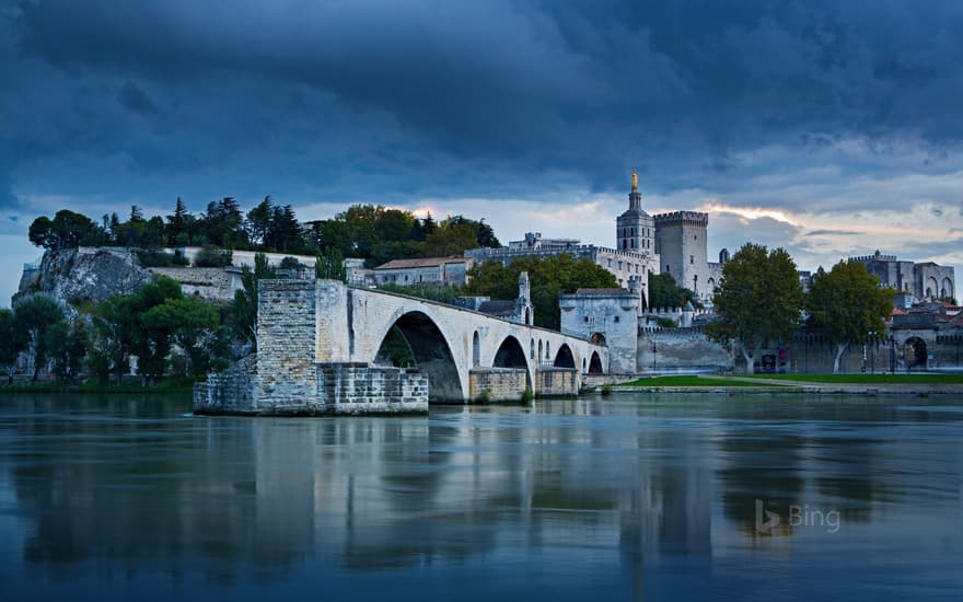 Pont Saint-Bénézet and Rhône at dusk, Avignon, France